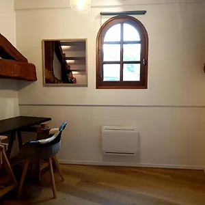  Appartement Cadre Exceptionnel Niché Sous Les Toits Dans Le Quartier Historique